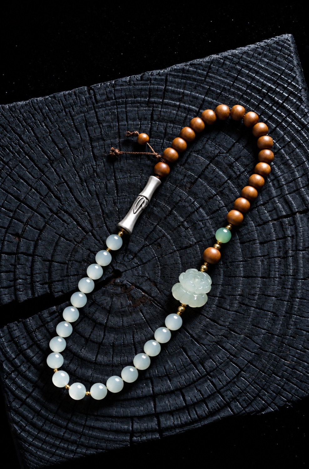No. 01, Pale white, warm wood, a slim tube